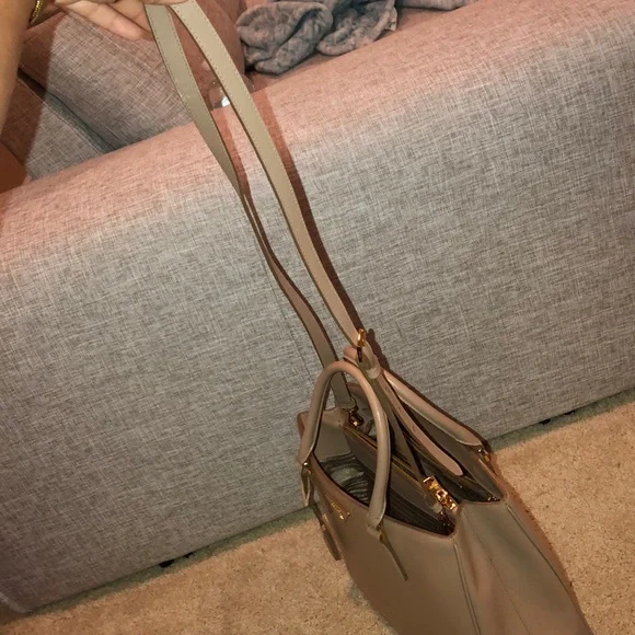 Prada Galleria Medium Saffiano Lux in Cammeo - Picture 9 of 10